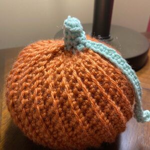 Crochet twirly pumpkin